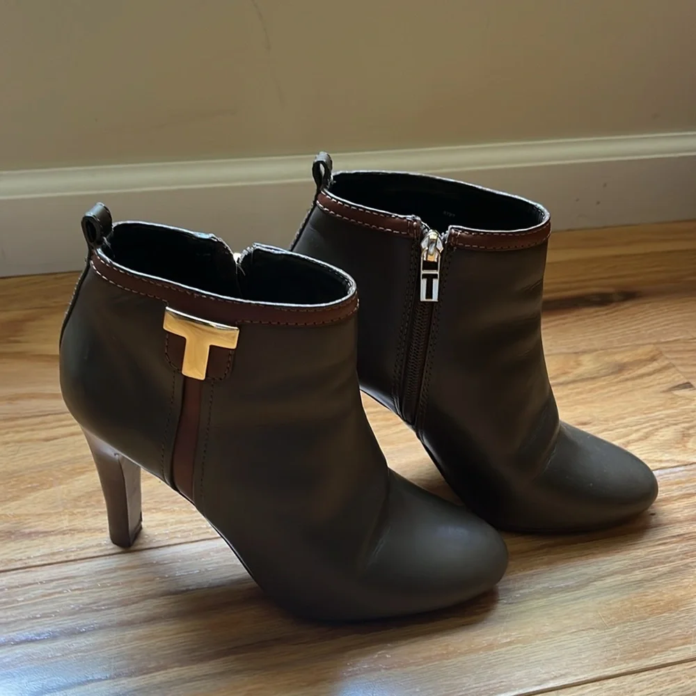 Tory Burch Brown Leather Gold Logo Ankle Boots Sz 7.5